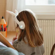 Kidywolf Kidyears Rabbit fehér vezeték nélküli gyerek fejhallgató mágneses plüss nyuszifülekkel