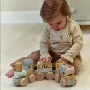 Little Dutch Safari Friends fa építővonat színes kockákkal és állatfigurákkal