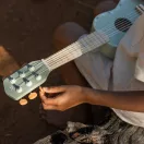 Little Dutch zöld fa játék gitár Safari Friends állatos illusztrációval
