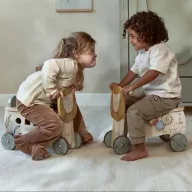 Little Dutch Safari Friends lábbal hajtható fa járgány formabedobó kockákkal