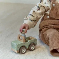 Little Dutch Safari zöldes fa autó kivehető ember figurával