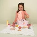Little Dutch fa piknik készlet rózsaszín kosárral és fa étel kiegészítőkkel