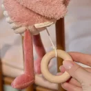 A Little Dutch zenélő flamingó természetes fa húzókájának használata