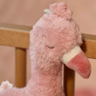 Little Dutch Safari Friends rózsaszín plüss zenélő flamingó fa gyűrűvel