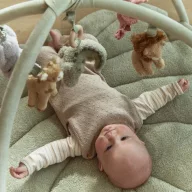 Little Dutch Safari Friends játékhidas játszószőnyeg levél alakú matraccal és öt függő plüssfigurával