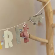 Little Dutch Safari Friends felfűzhető plüss krokodil figura fehér háttér előtt