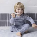 Matchstick Monkey szónikus baba fogkefe púderrózsaszín Maki figurával