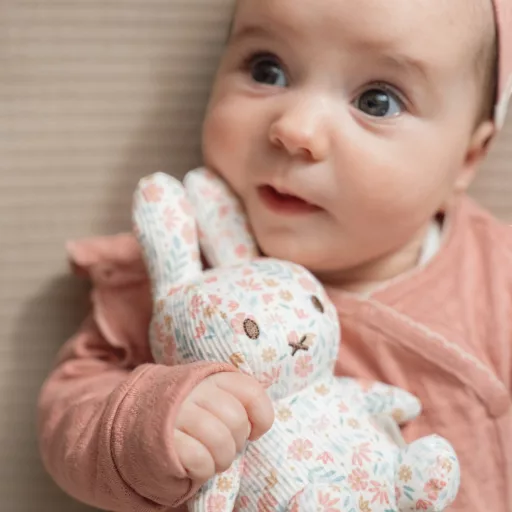 Little Dutch Miffy nyuszi 30 cm teljes felületén mintás - Lucky Blossom