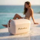 Polarbox Perla Gold 20L-es retró hűtőtáska gyöngyházfényű színben, barna pánttal és arany felirattal