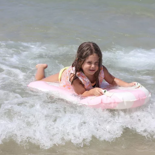 Sunnylife gyerek felfújható szörfdeszka - Dolphin Surf Co Pink Stripe
