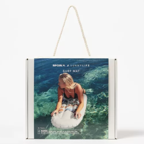 Sunnylife Felfújható Szörfdeszka - Welcome to Paradise Chalk használat közben