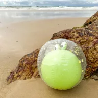   Sunnylife 3D felfújható strandlabda - Cookie the Croc Light Khaki
