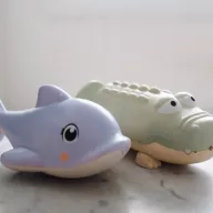 Sunnylife vízspriccelő - Dolphin Pastel Lilac