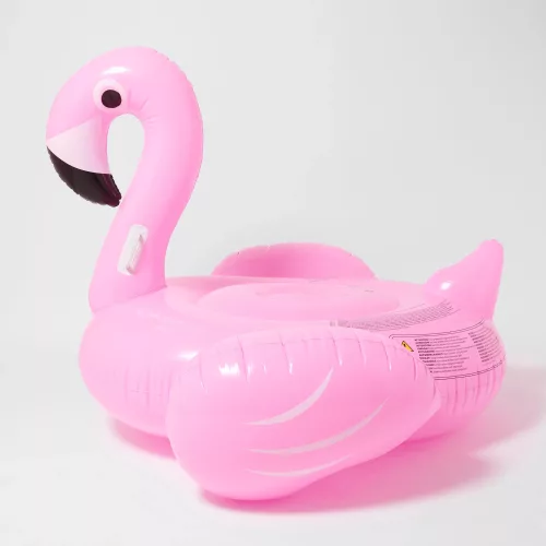 Sunnylife Luxe Ride-On Matrac - Rosie the Flamingo Bubblegum Pink - használat közben