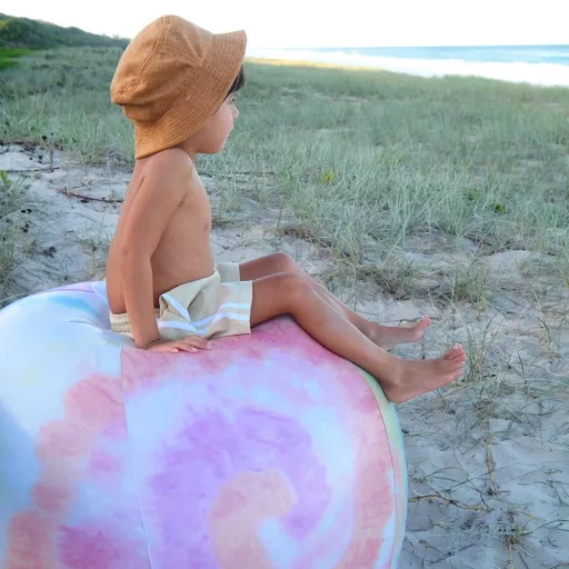 Sunnylife Oriás felfújható strandlabda - Tie Dye