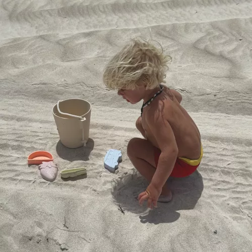 Sunnylife Szilikon Homokozó Szett - Apple Sorbet Multi használat közben