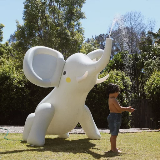Sunnylife felfújható óriás spriccelő játék - Eli the Elephant Grey