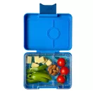 Yumbox Snack uzsonnás doboz rekeszeiben sajt, paprika, paradicsom és mandula tálalva