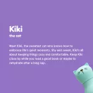 Lila háttér előtt Kiki a cica karakter bemutatása az Asobu Bestie kulacshoz