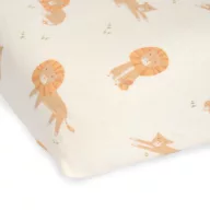Little Dutch Safari Leo 60x120 cm-es gumis pamutlepedő oroszlános mintával a saroknál