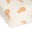 Little Dutch Safari Leo 60x120 cm-es gumis pamutlepedő oroszlános mintával a saroknál