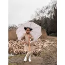 Kislány esőkabátban és gumicsizmában a kezében a nyitott Mrs Ertha Brellie Bouquet Silhouette esernyővel