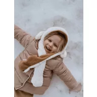 Mrs Ertha mozgó füles báránykás sapka puha fehér plüssből, hosszú fülvédő szárakkal