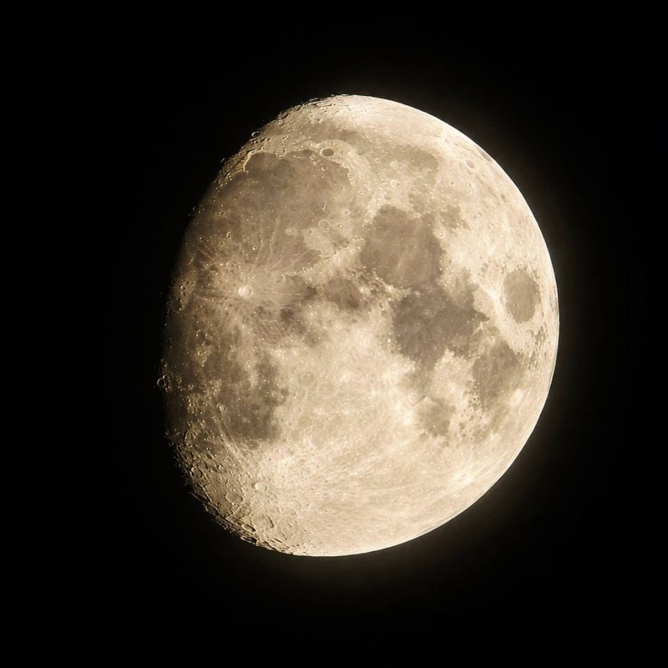 A Hold Fruzsina saját fotóján, a Kidywolf Kidytelescope-on keresztül készítve, jól látható fény-árnyék határral