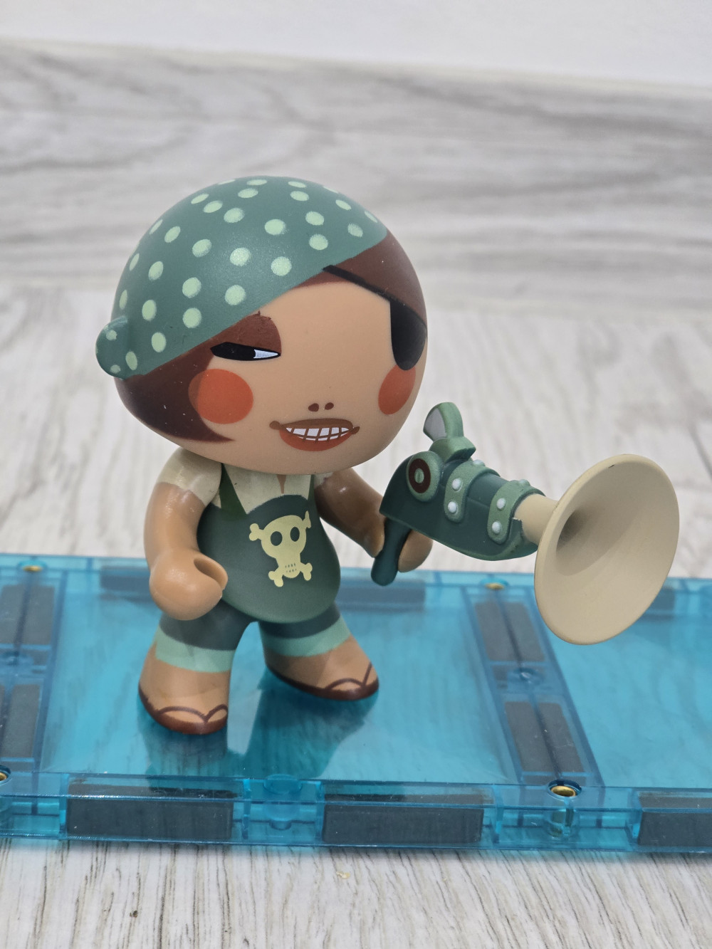 Djeco Arty Toys - Kalózlány mordállyal - Caraiba