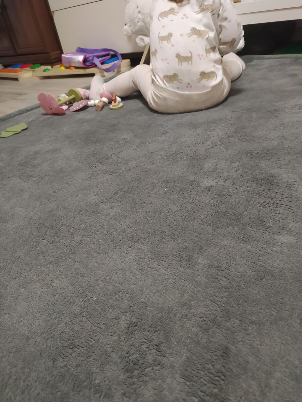 Hakuna matte memóriahabos puha gyerekszőnyeg 150x200 cm - Sötétszürke