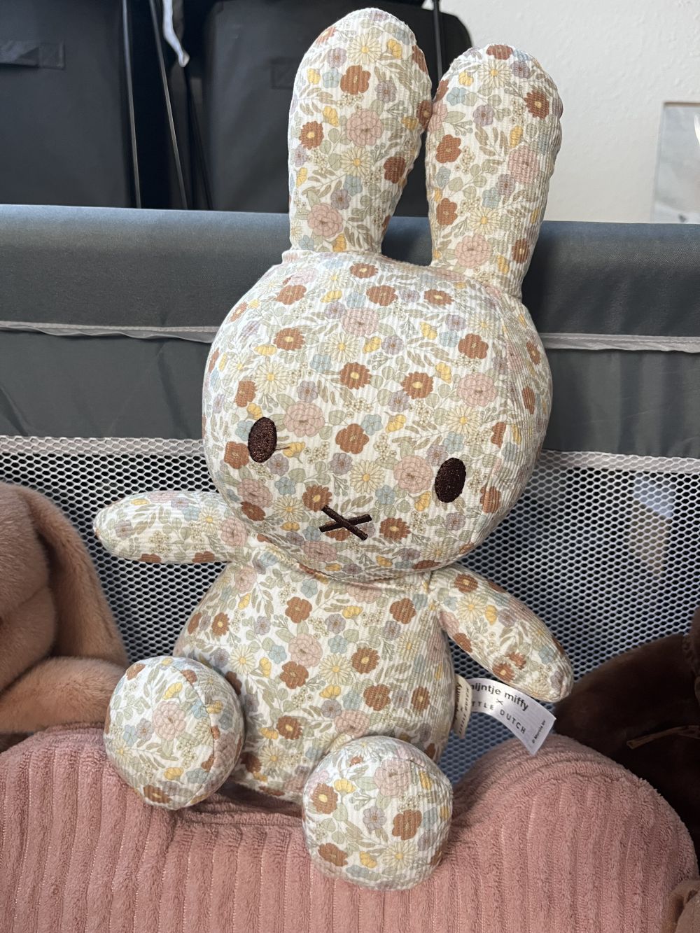 Little Dutch Miffy nyuszi 30 cm teljes felületén mintás - Lucky Blossom